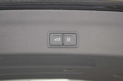 Car image 36