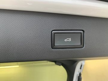 Car image 35