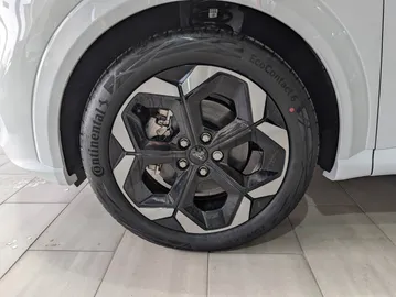 Car image 36