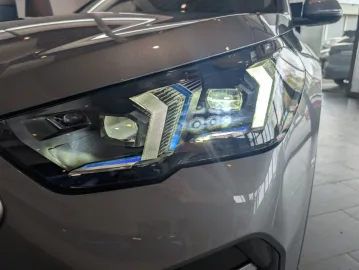 Car image 28