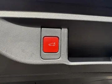 Car image 47