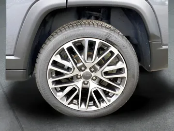 Car image 26