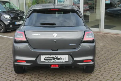 Car image 3