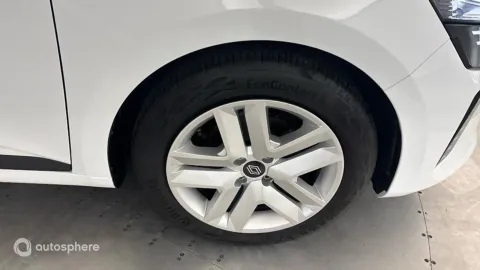 Car image 20