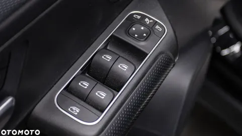 Car image 35