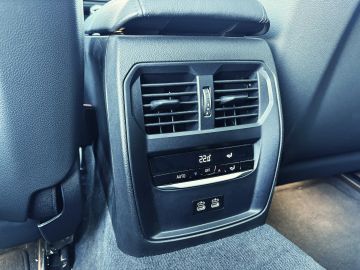 Car image 43