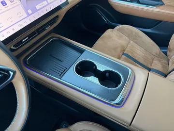 Car image 30