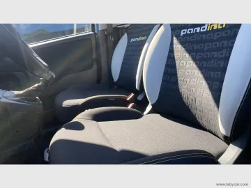 Car image 19
