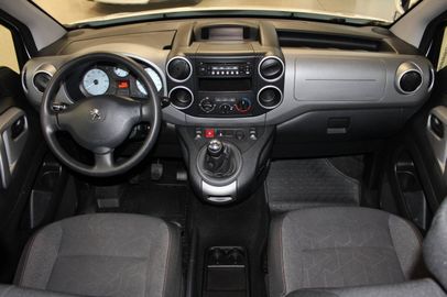 Car image 11