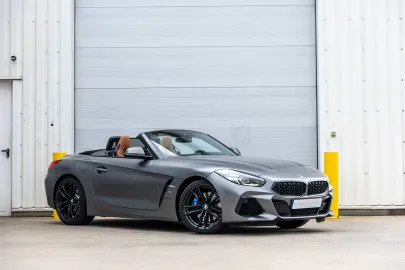 Car image 3