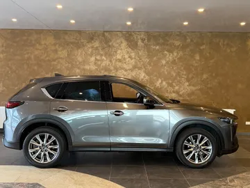 Car image 4