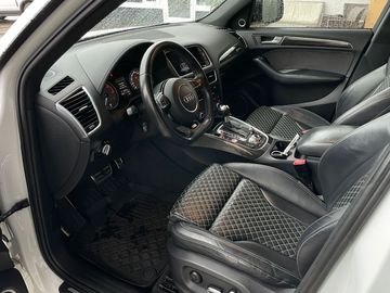 Car image 26