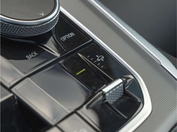 Car image 37