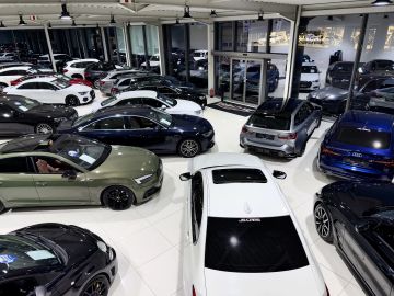 Car image 30
