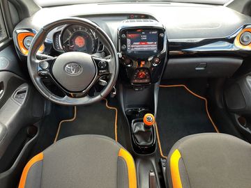 Car image 10