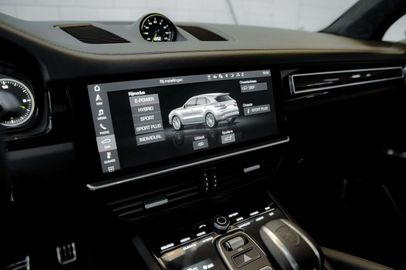 Car image 37