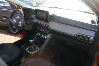 Car image 14