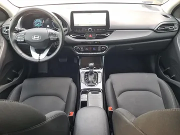 Car image 25