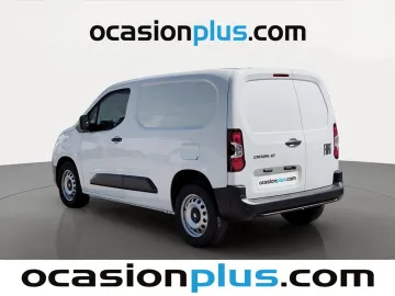 Car image 4