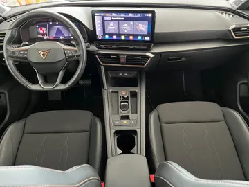 Car image 30