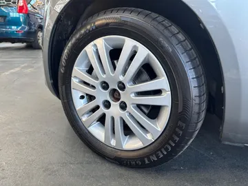 Car image 24