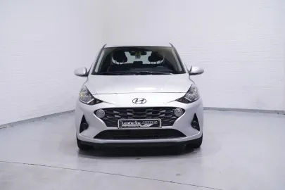 Car image 4