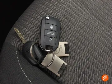 Car image 27
