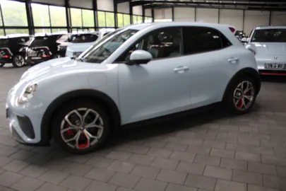 Car image 2