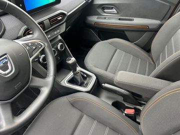 Car image 16