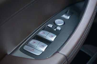 Car image 33