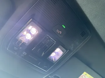 Car image 32