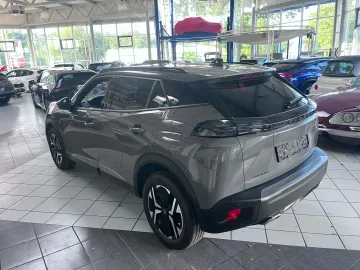 Car image 23