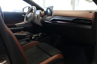 Car image 38
