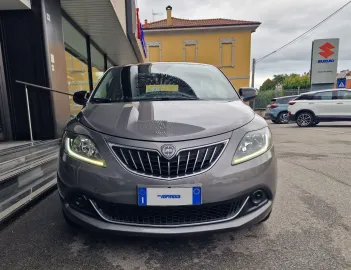 Car image 2