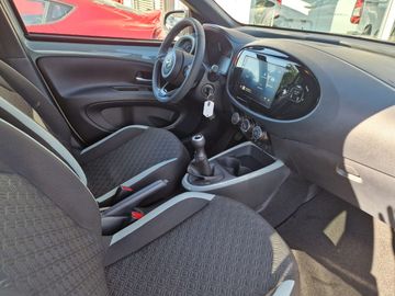 Car image 10