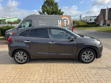 Car image 5