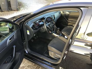 Car image 11