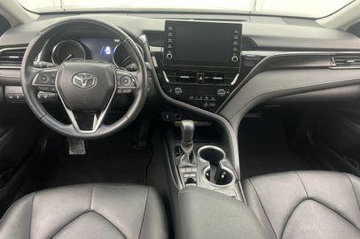 Car image 13