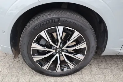 Car image 26