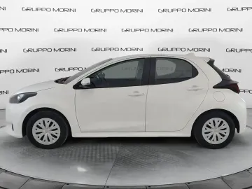 Car image 4