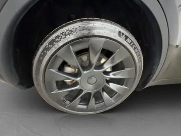 Car image 36