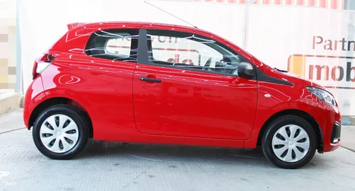 Car image 3
