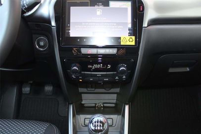 Car image 11