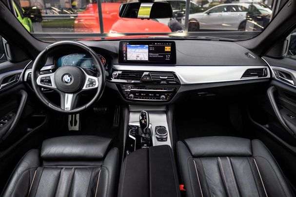 BMW 530i Touring xDrive 185 kW image number 13