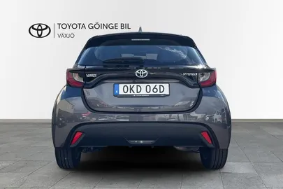 Car image 3