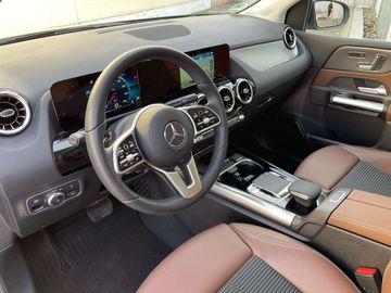 Car image 32