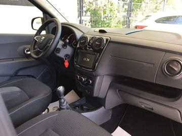 Car image 13