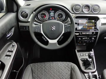 Car image 12