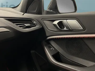 Car image 36