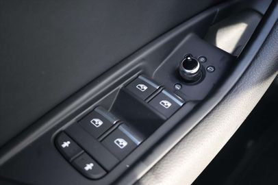 Car image 37